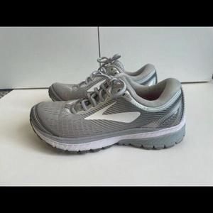 Women's Brooks Ghost 10 Gray/Silver Size 8.5